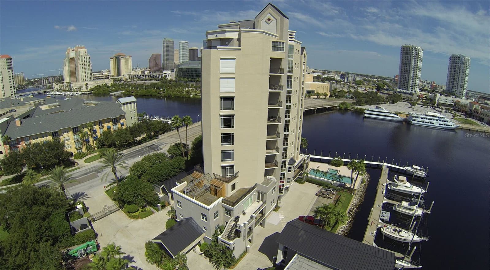 600 GARRISON COVE LANE