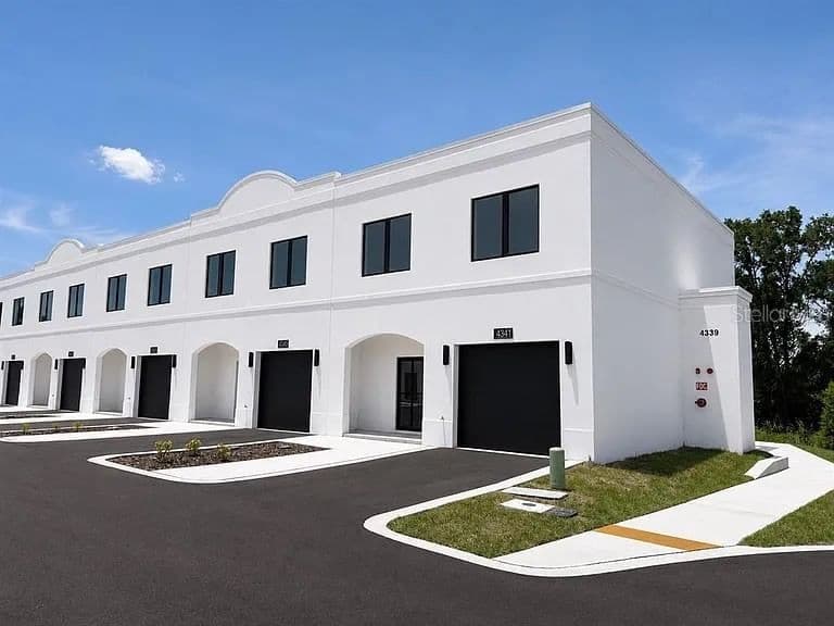 4365 CAMBIO GARDENS