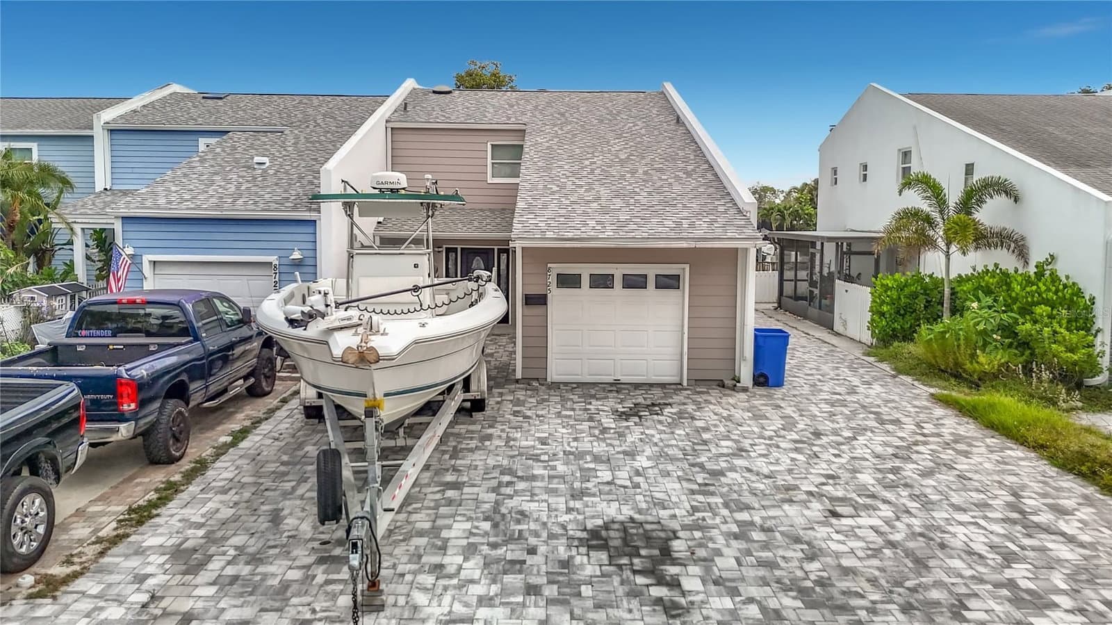 8725 BAY POINTE