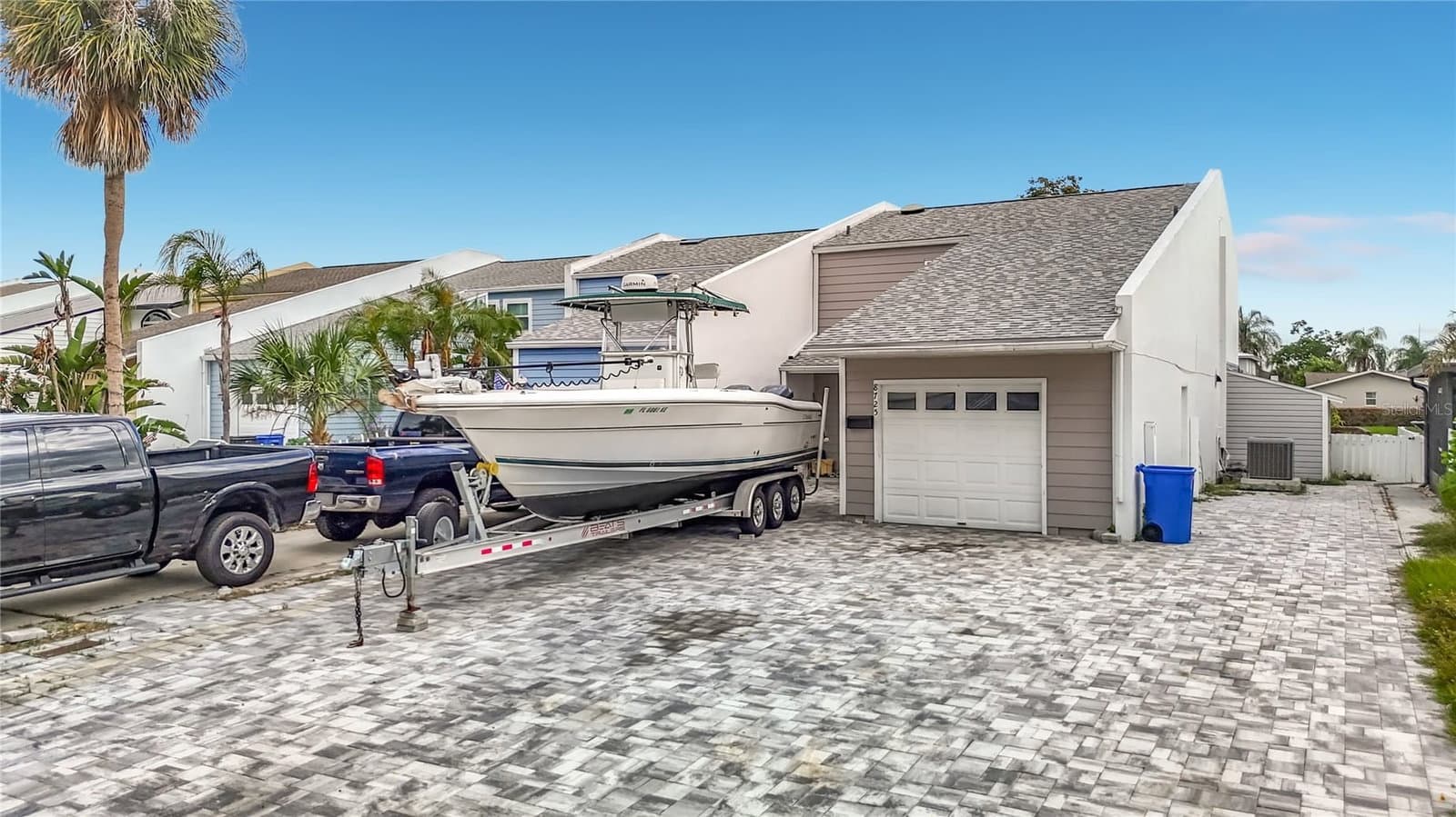 8725 BAY POINTE