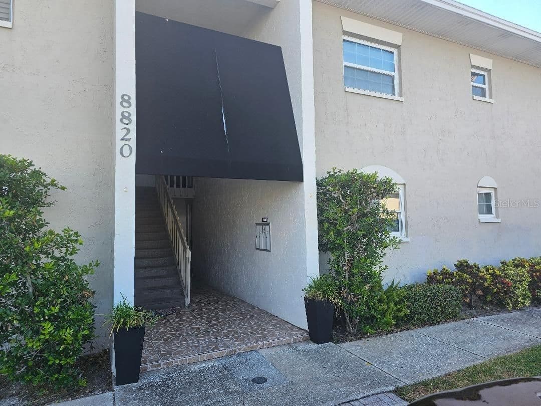 8820 BAY POINTE