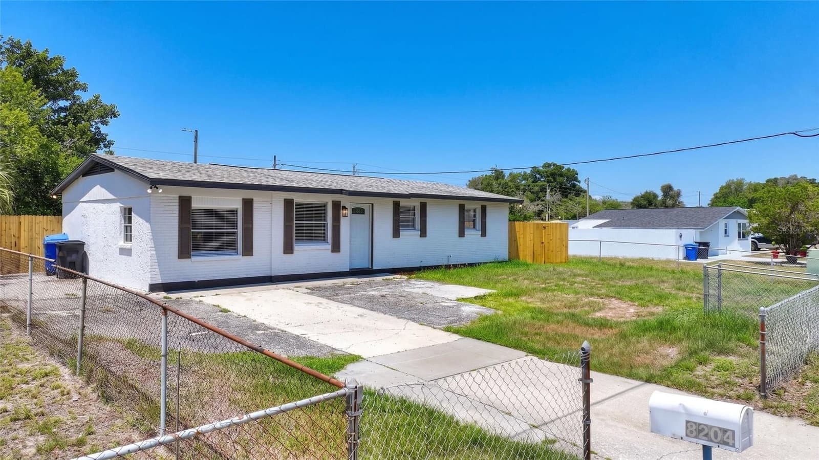 8204 ALLAMANDA