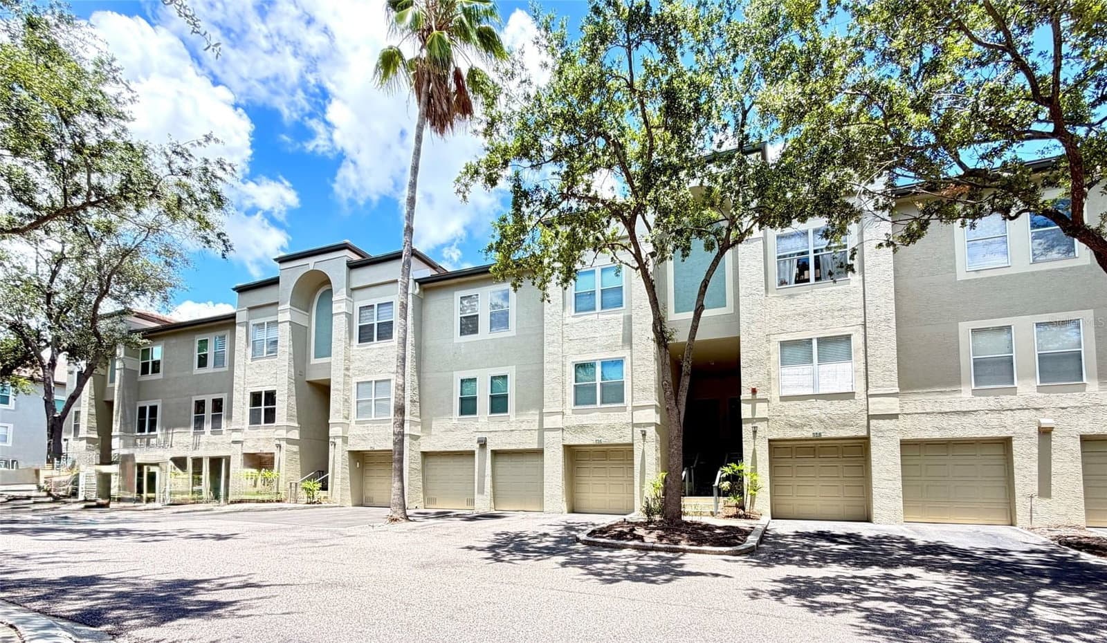 724 CORAL REEF