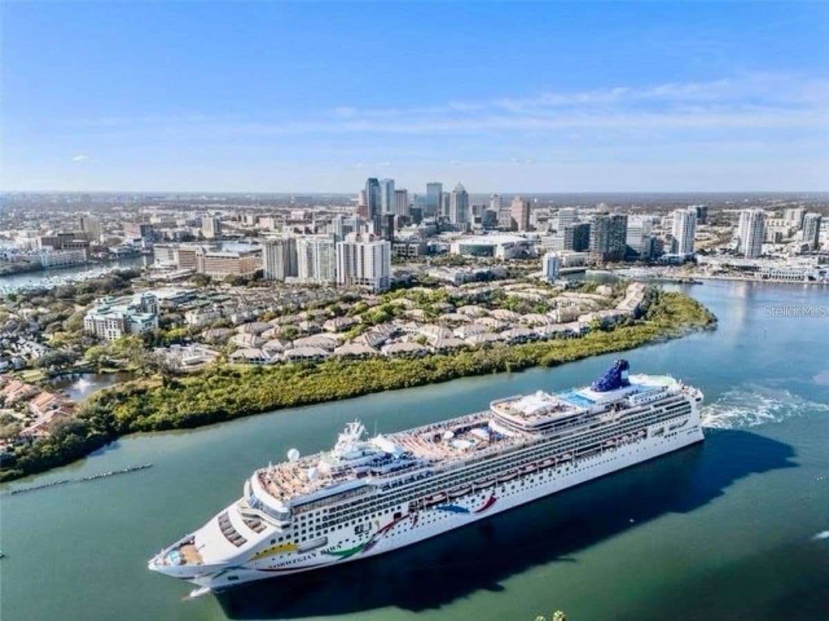 724 CORAL REEF