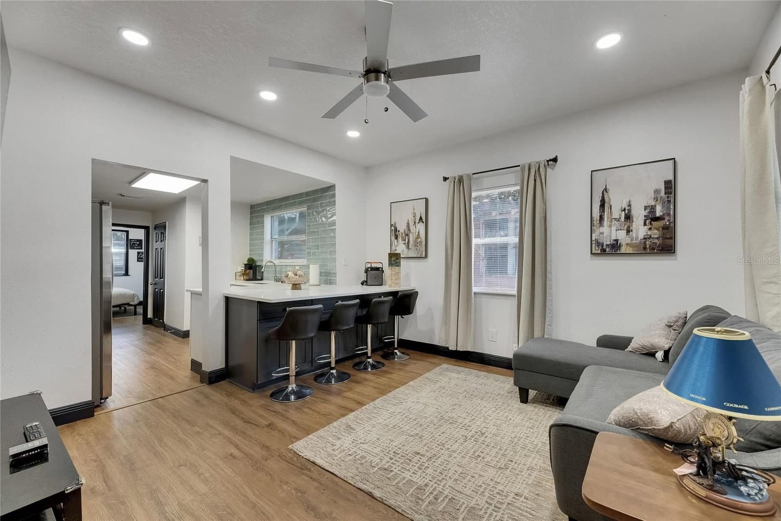 1009 COLUMBUS