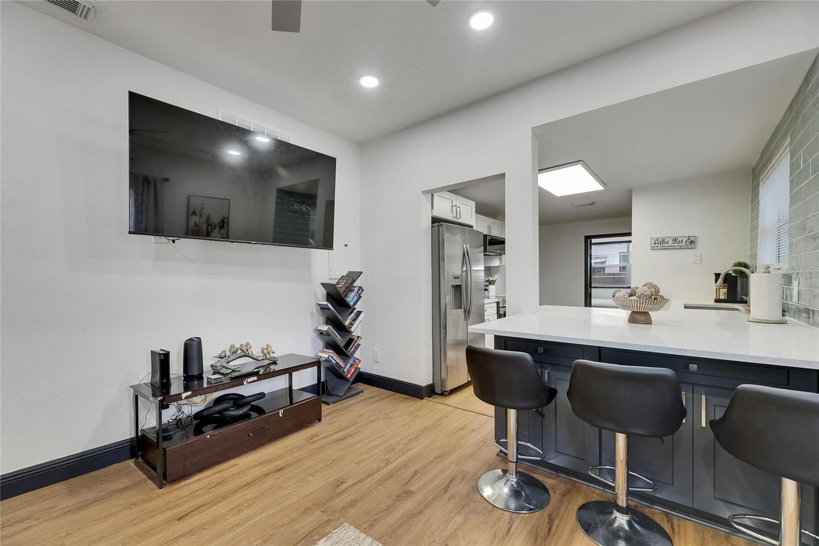 1009 COLUMBUS