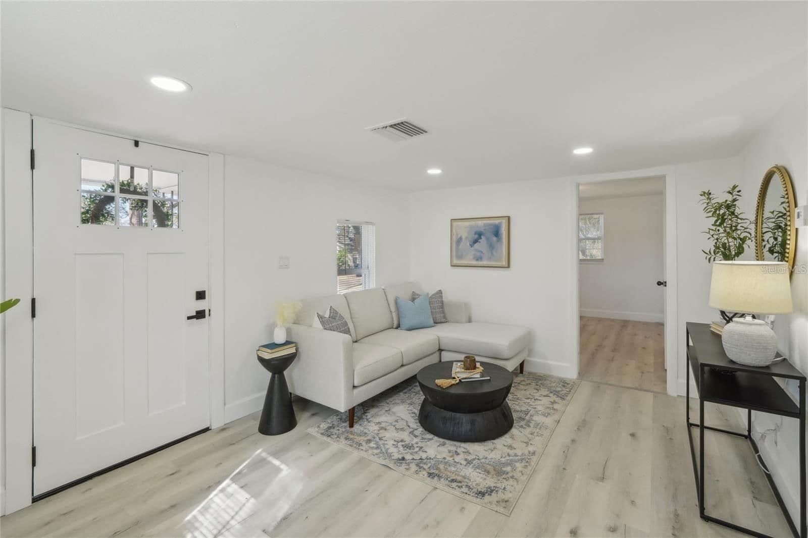 2111 ELLICOTT