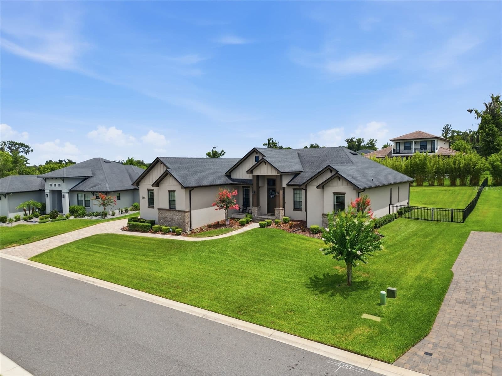 2564 DELPHI WOODS