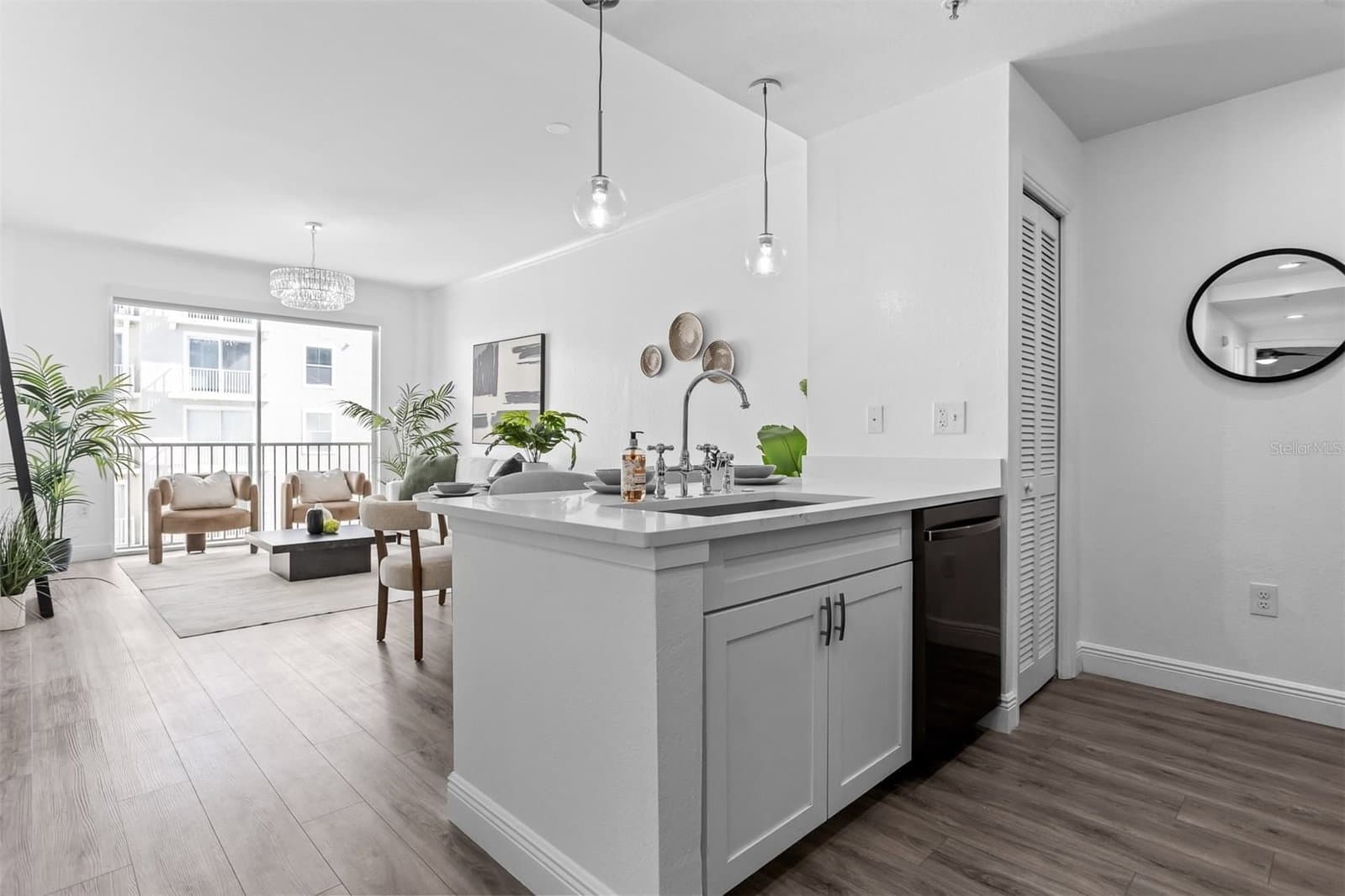 700 HARBOUR ISLAND