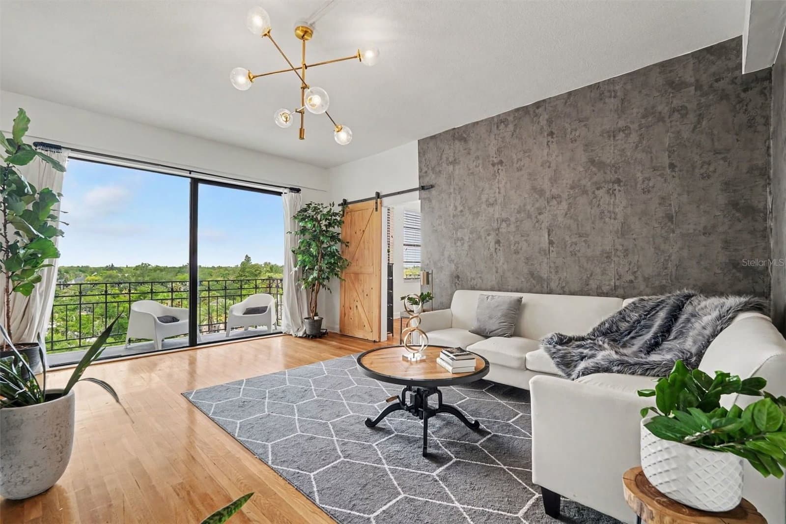 2109 BAYSHORE