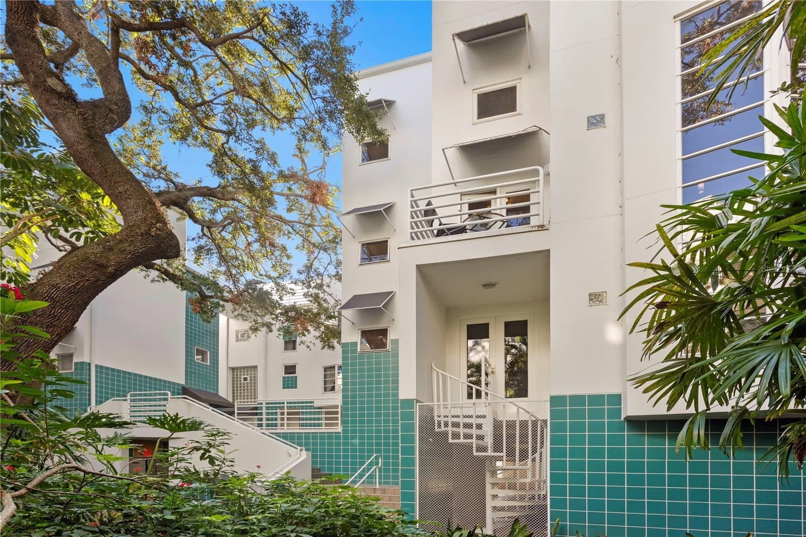 4950 BAYSHORE