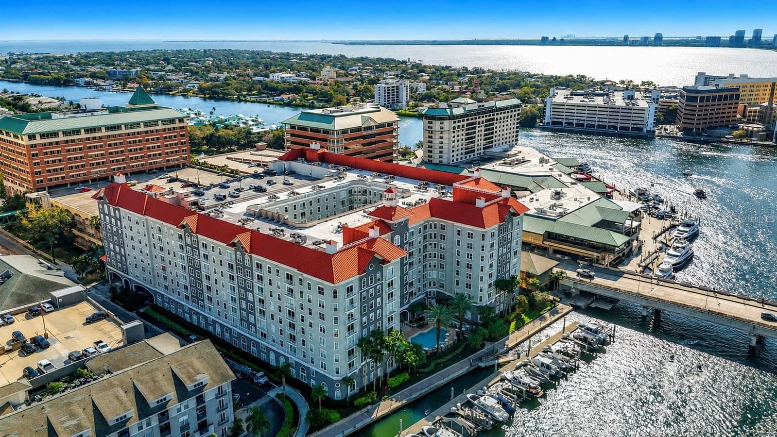 700 HARBOUR ISLAND