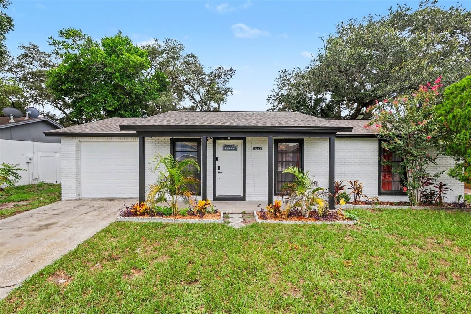 8253 GREENLEAF