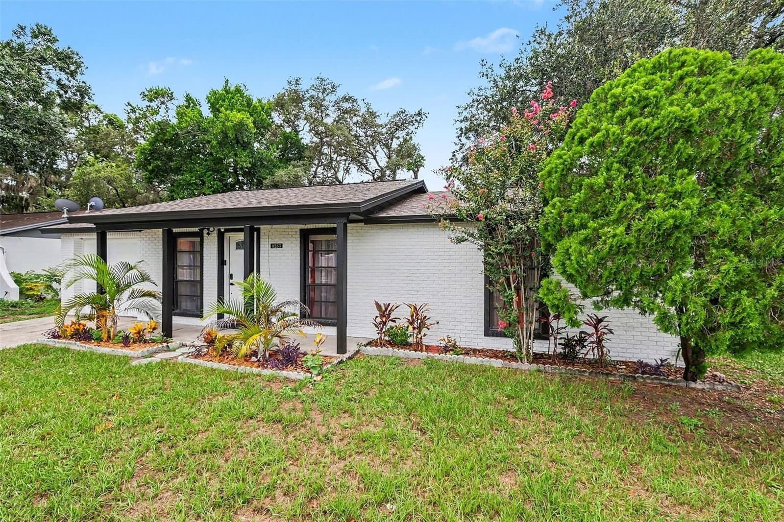 8253 GREENLEAF