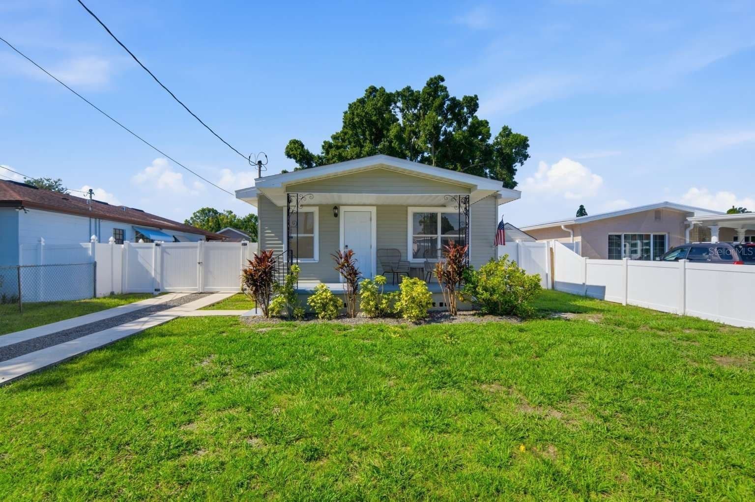 2704 LEROY