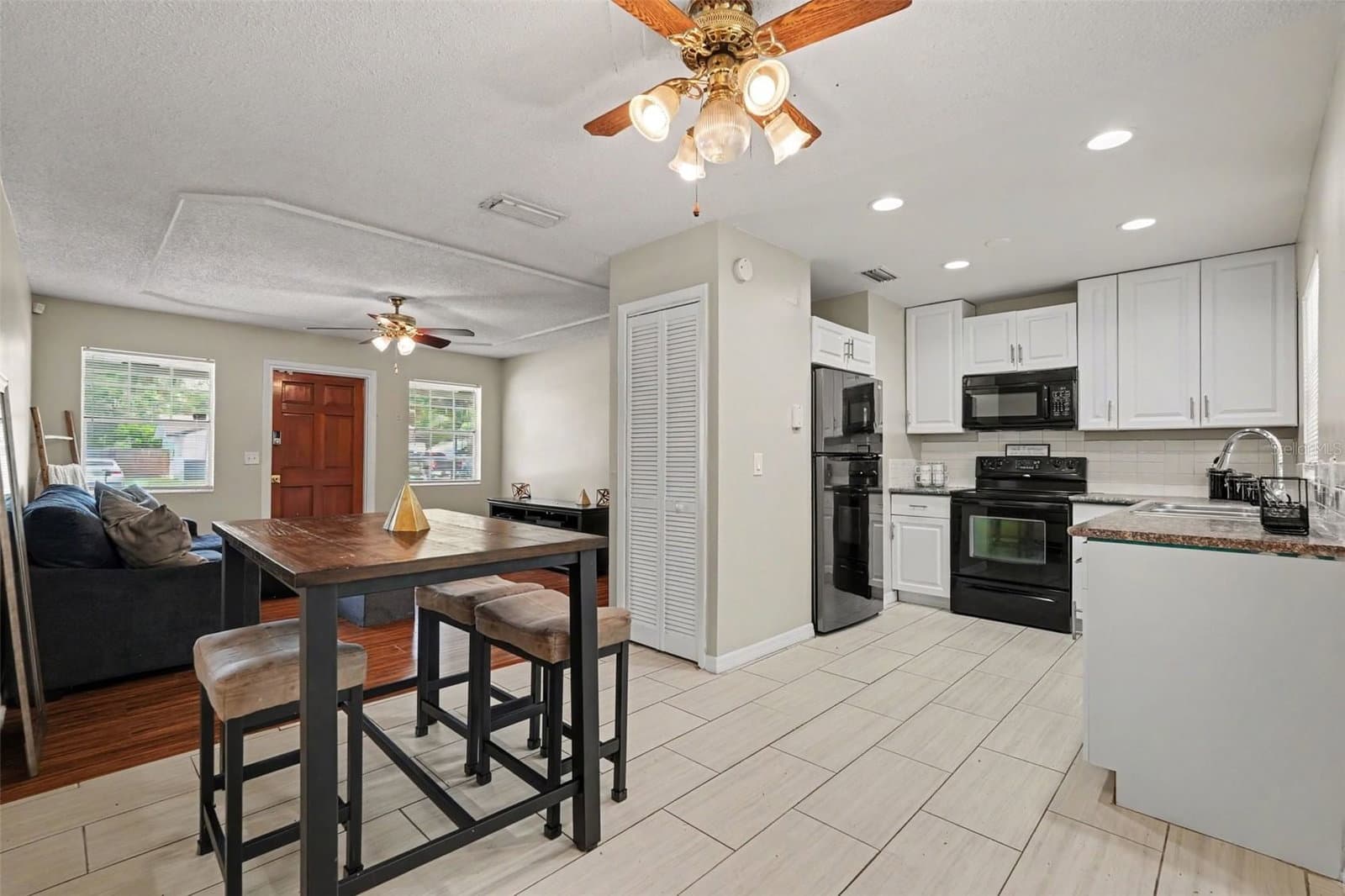 4419 DOLPHIN DR