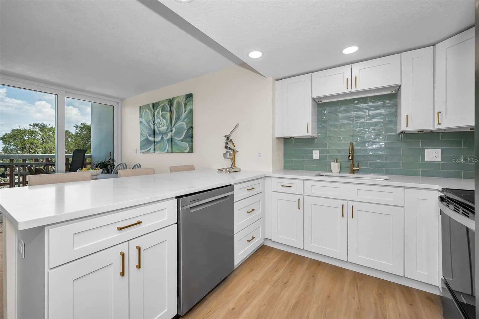 4015 BAYSHORE
