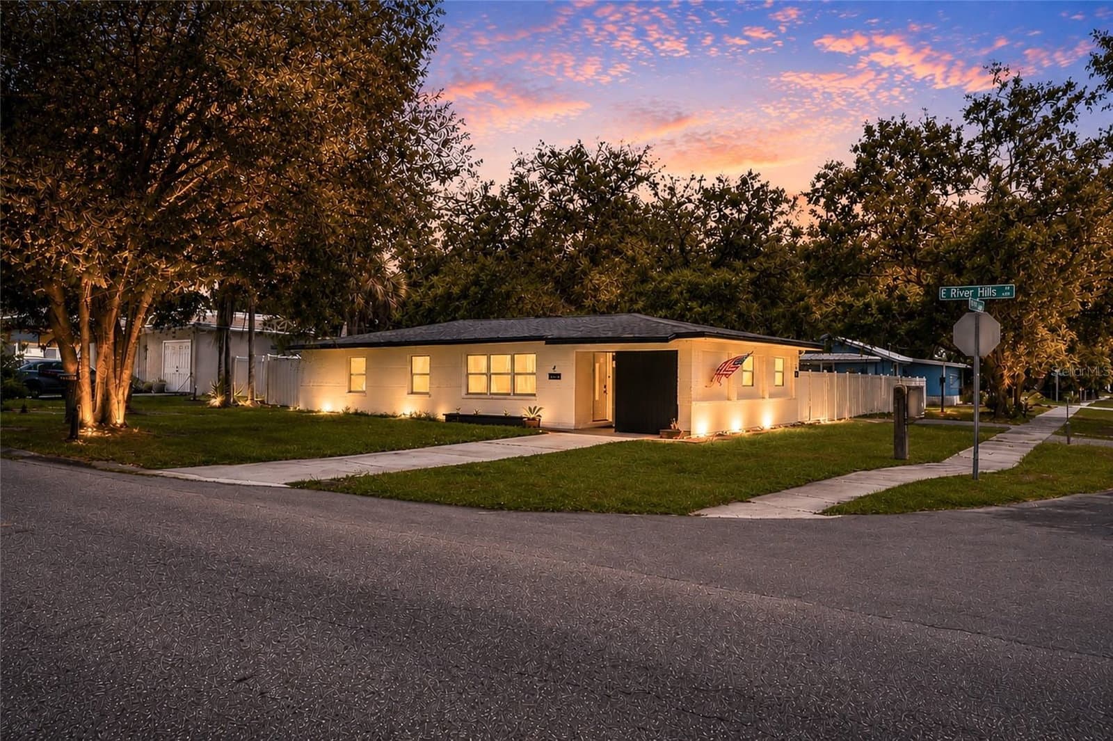 4015 RIVER HILLS