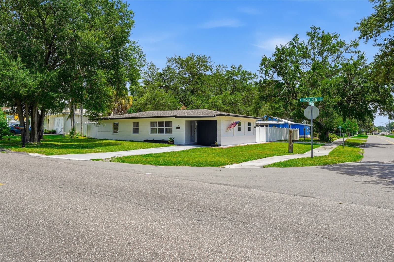 4015 RIVER HILLS