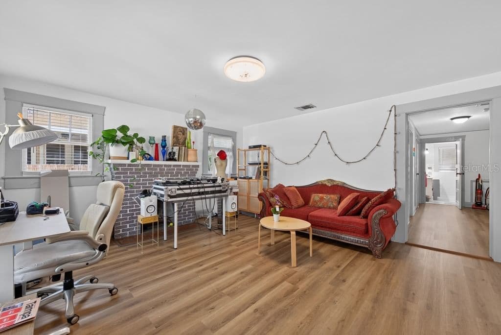 6020 FLORA VISTA