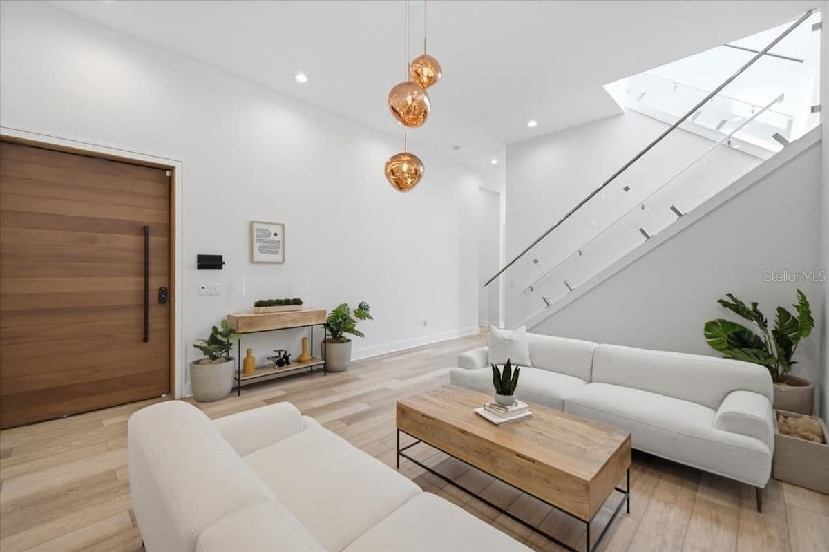 2701 POPLAR