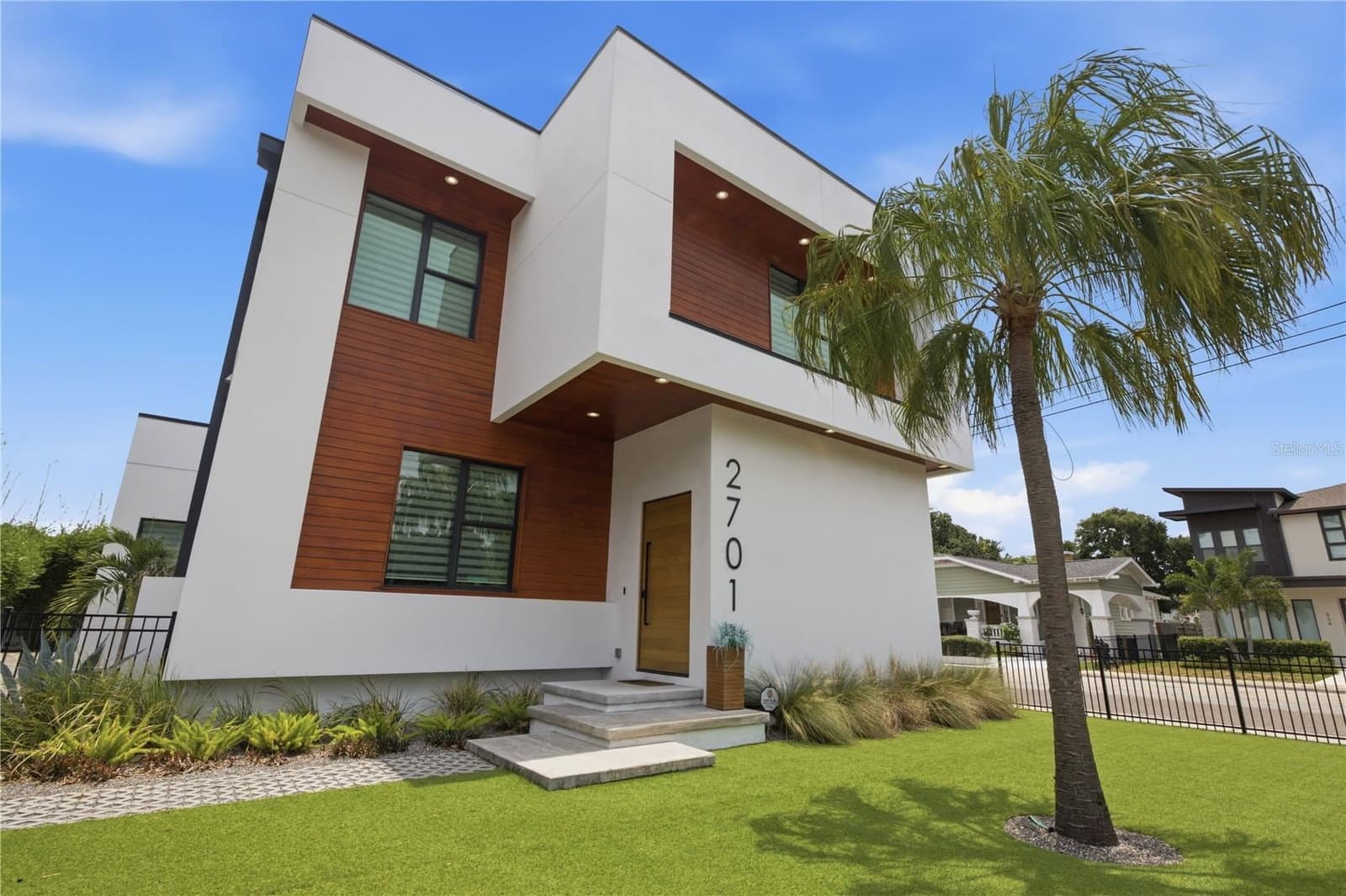 2701 POPLAR