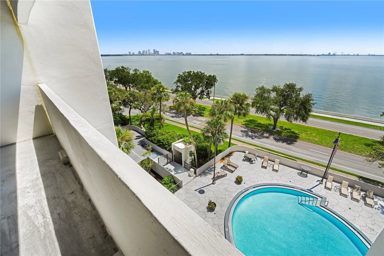 4141 BAYSHORE