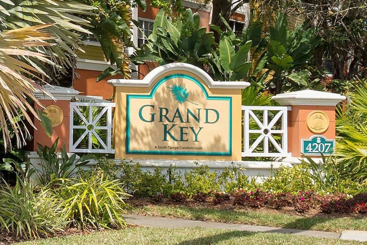 4207 DALE MABRY
