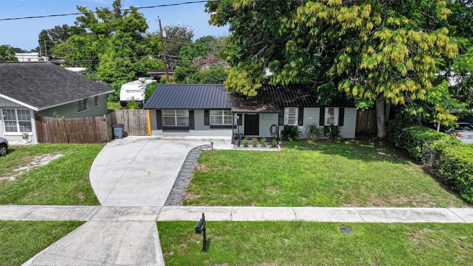 1611 SMITHFIELD