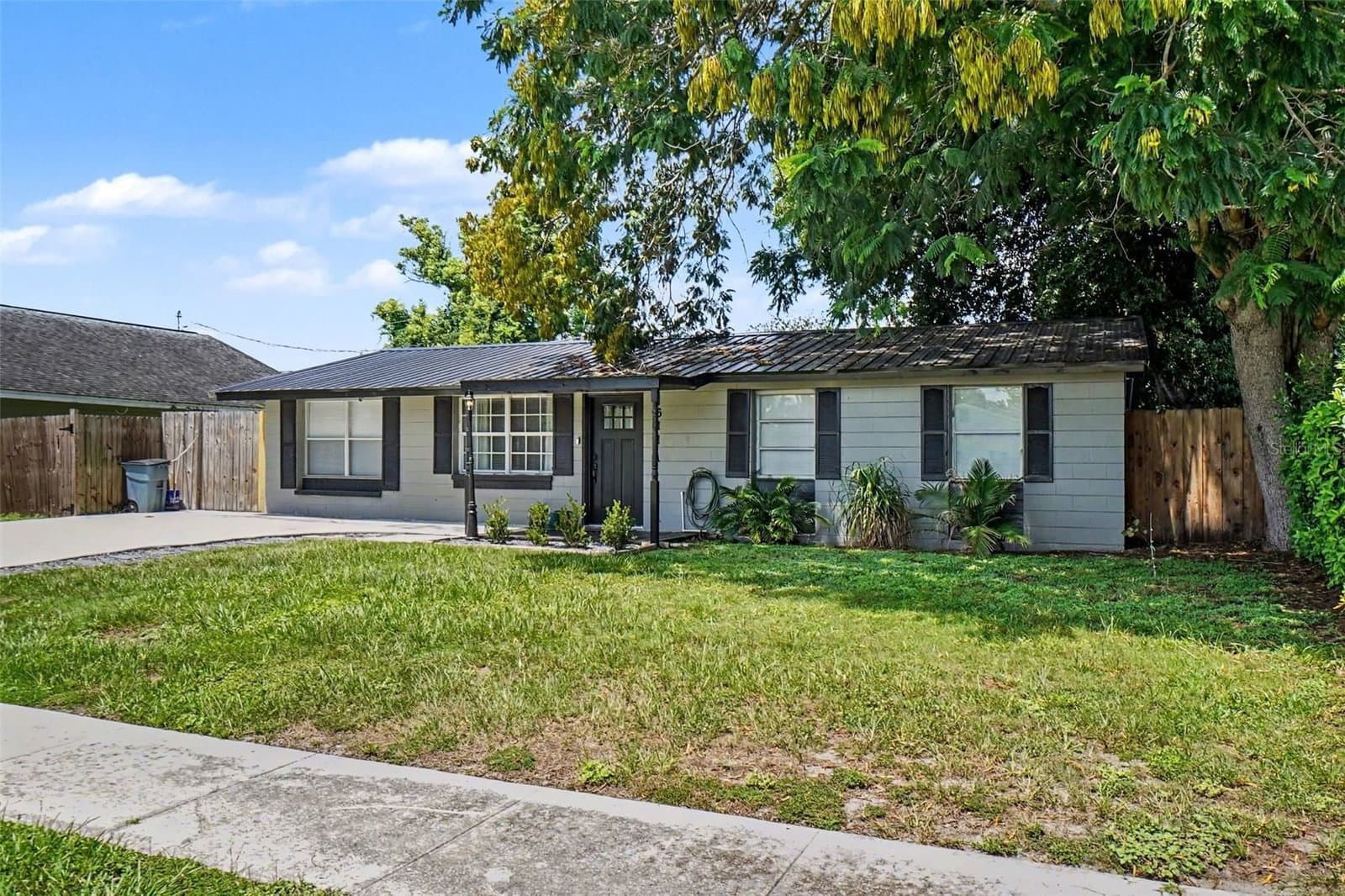 1611 SMITHFIELD