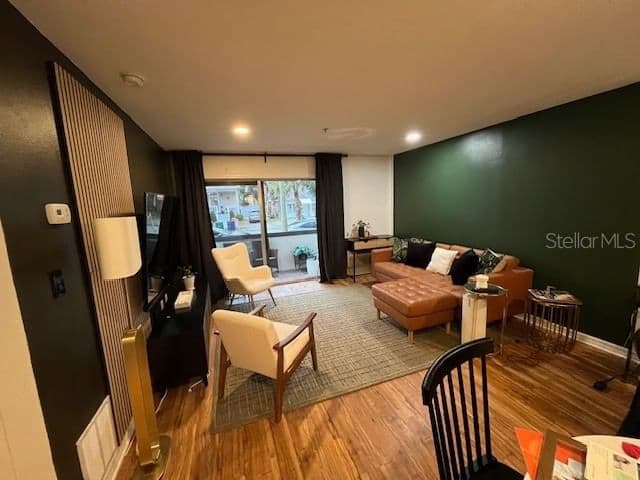 406 CEDAR