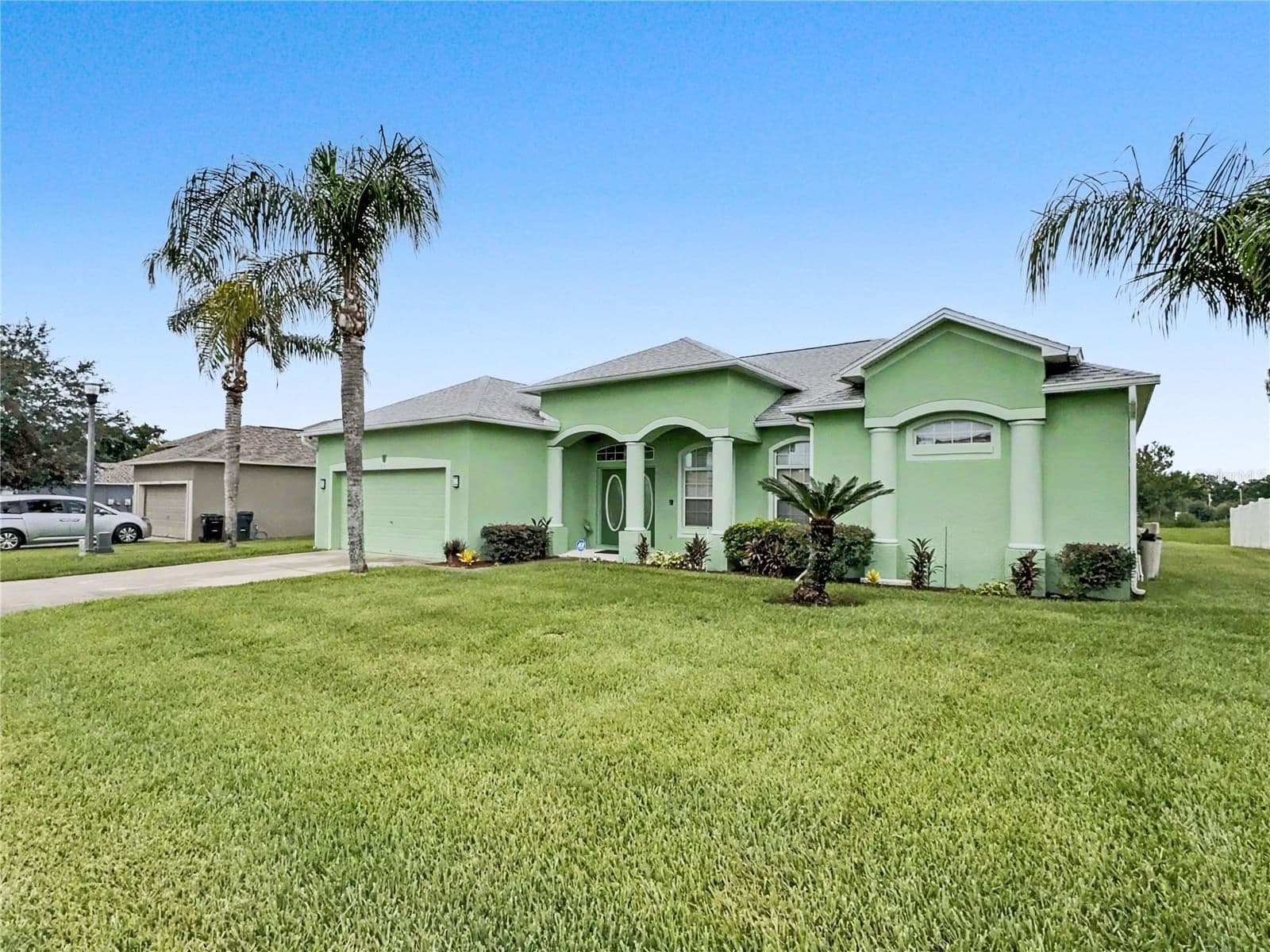 8155 WOODVINE