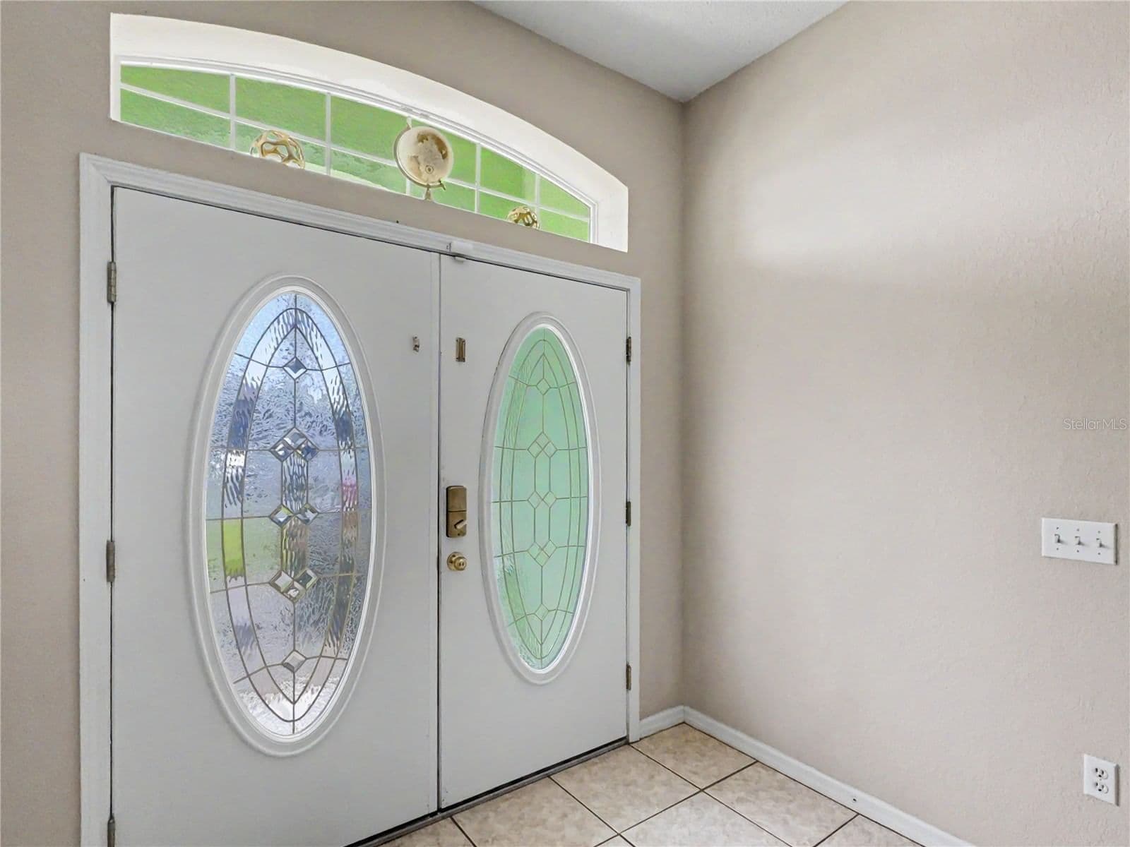 8155 WOODVINE