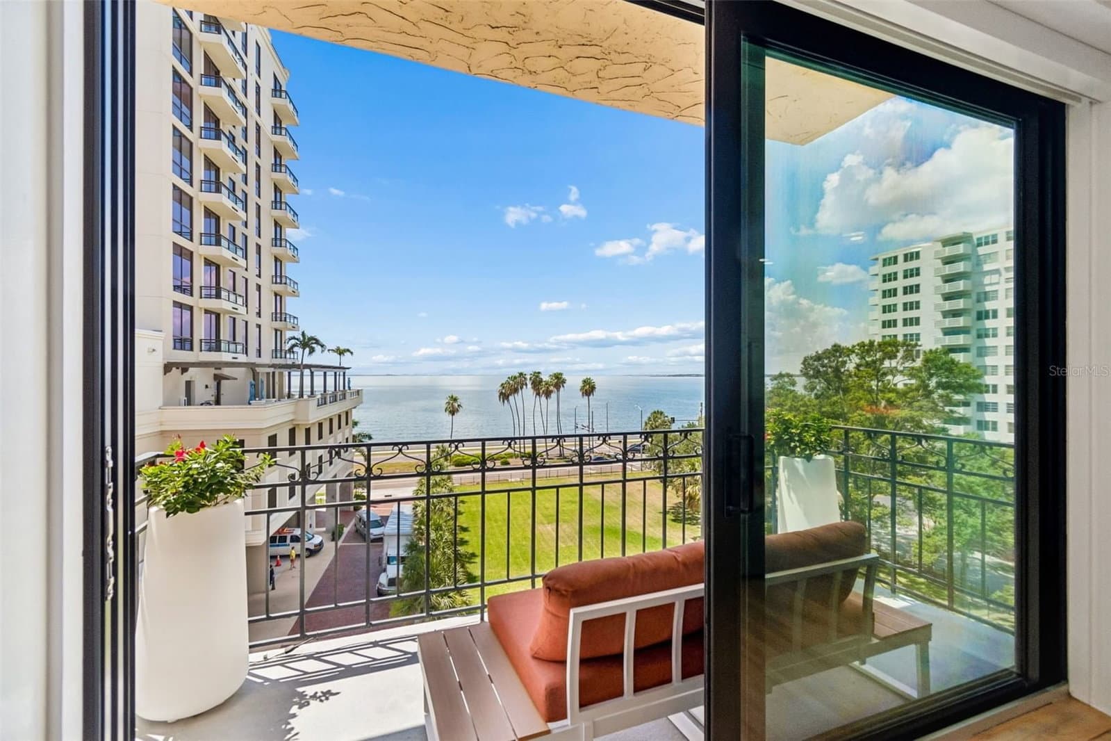 2109 BAYSHORE