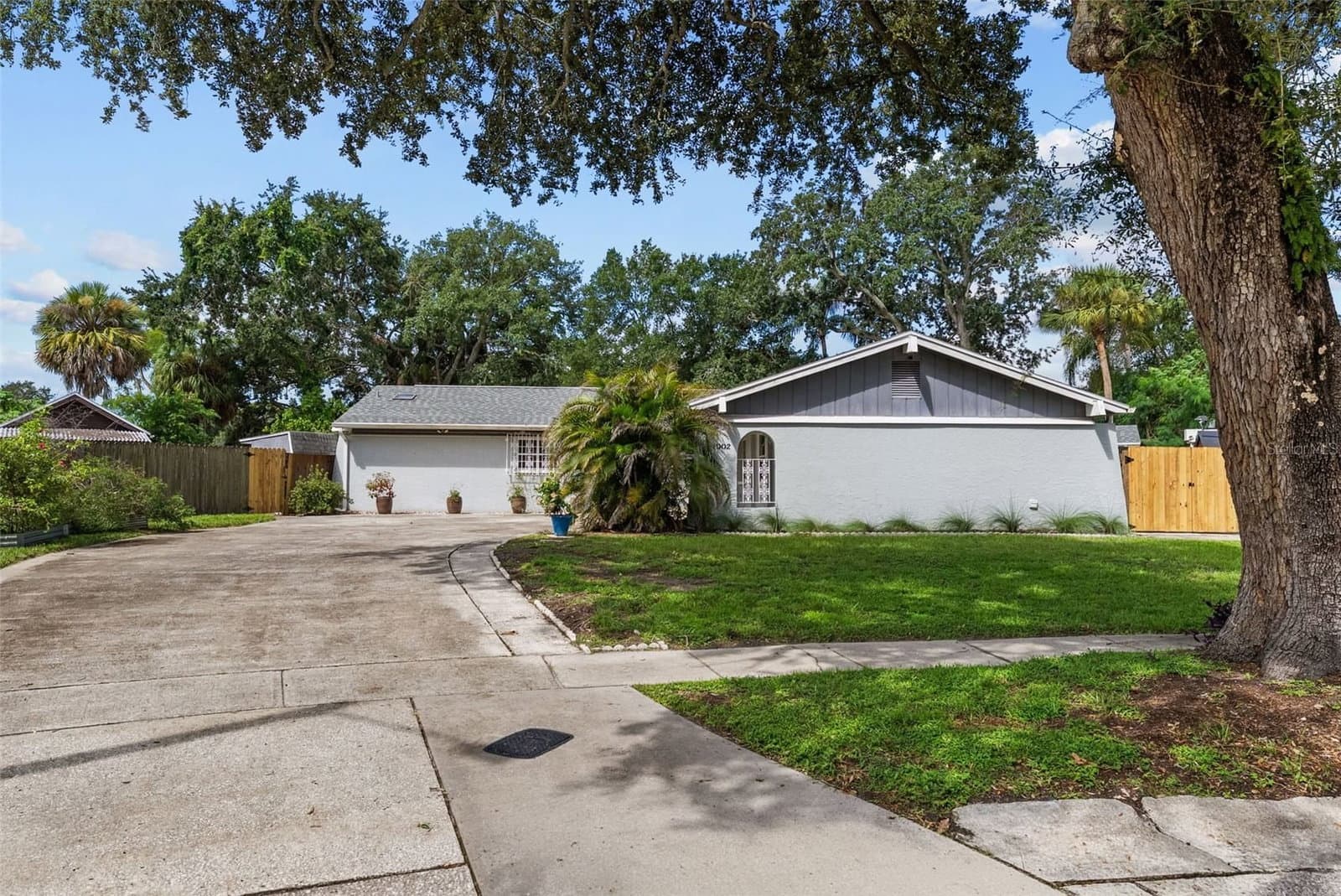 7002 APPLEWOOD, Tampa, FL