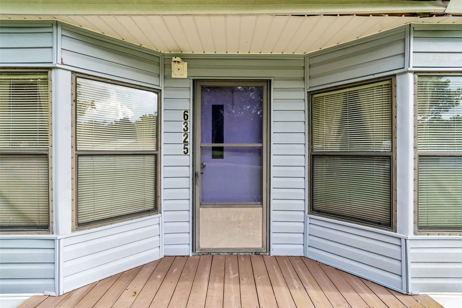 6325 OAKVIEW