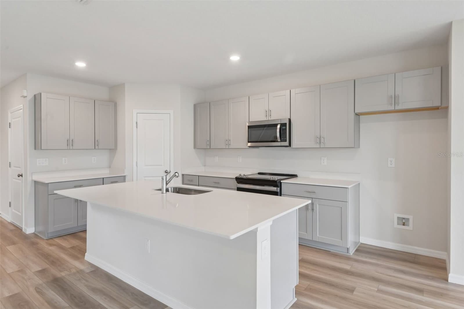 4192 RIVER BEACON
