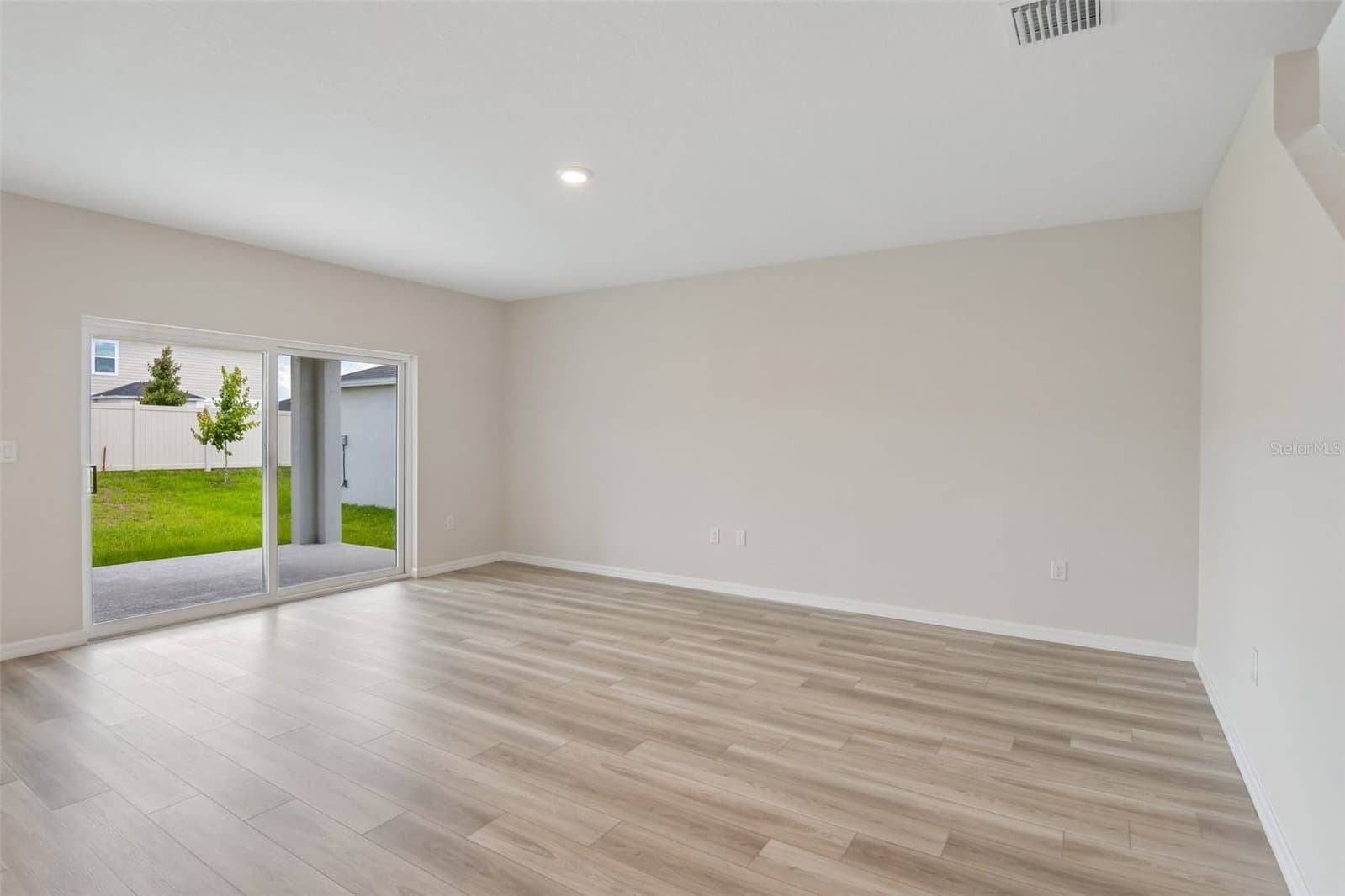 4192 RIVER BEACON