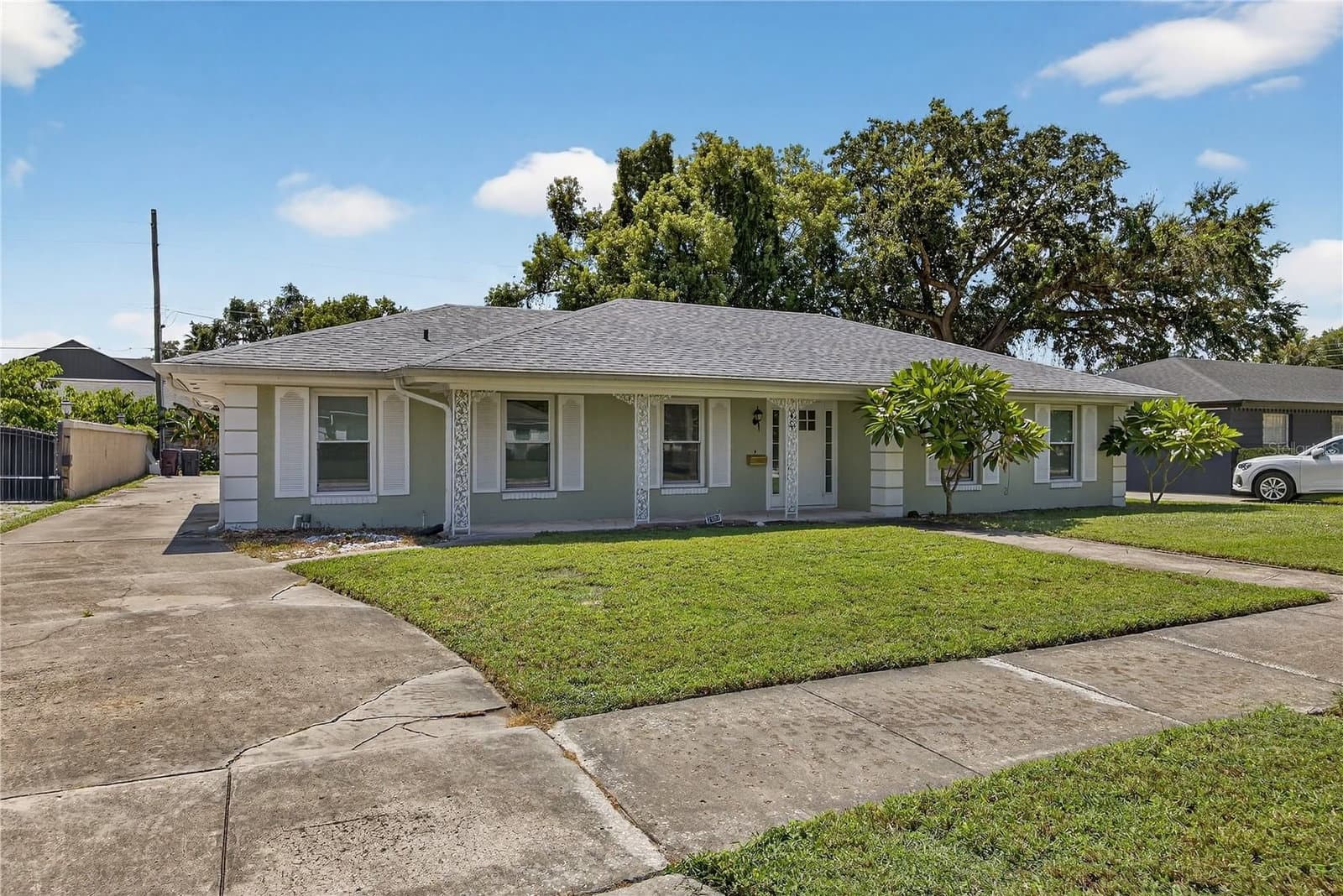 2502 VINE