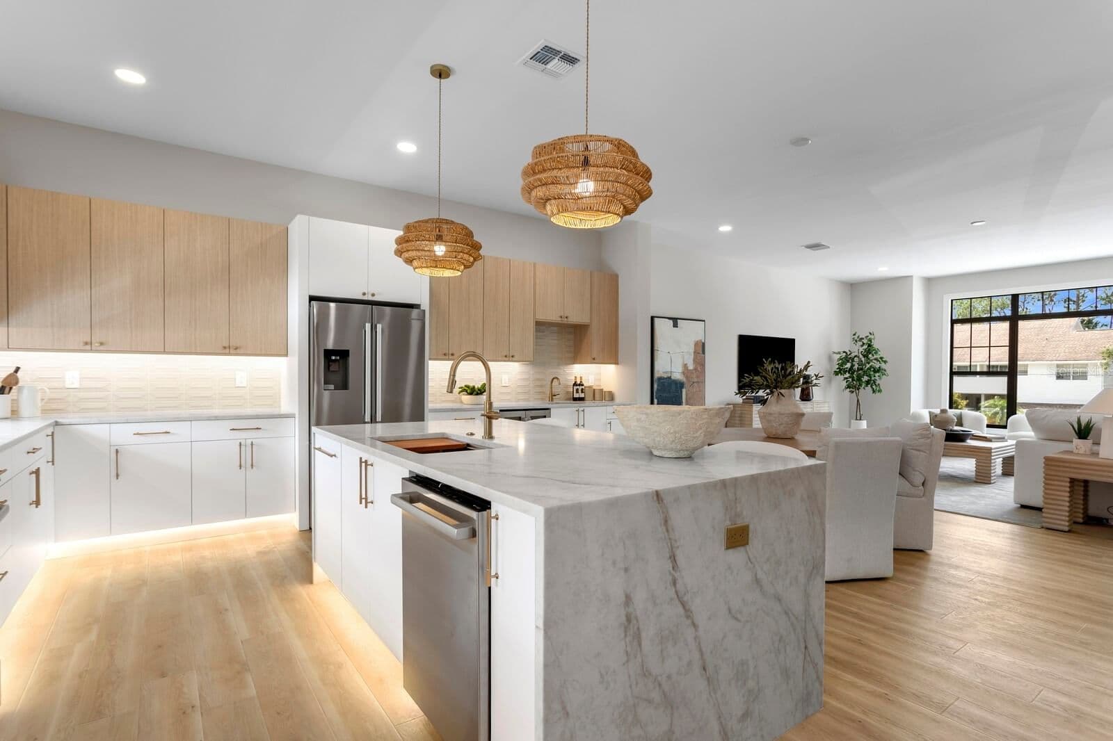 5210 BAYSHORE