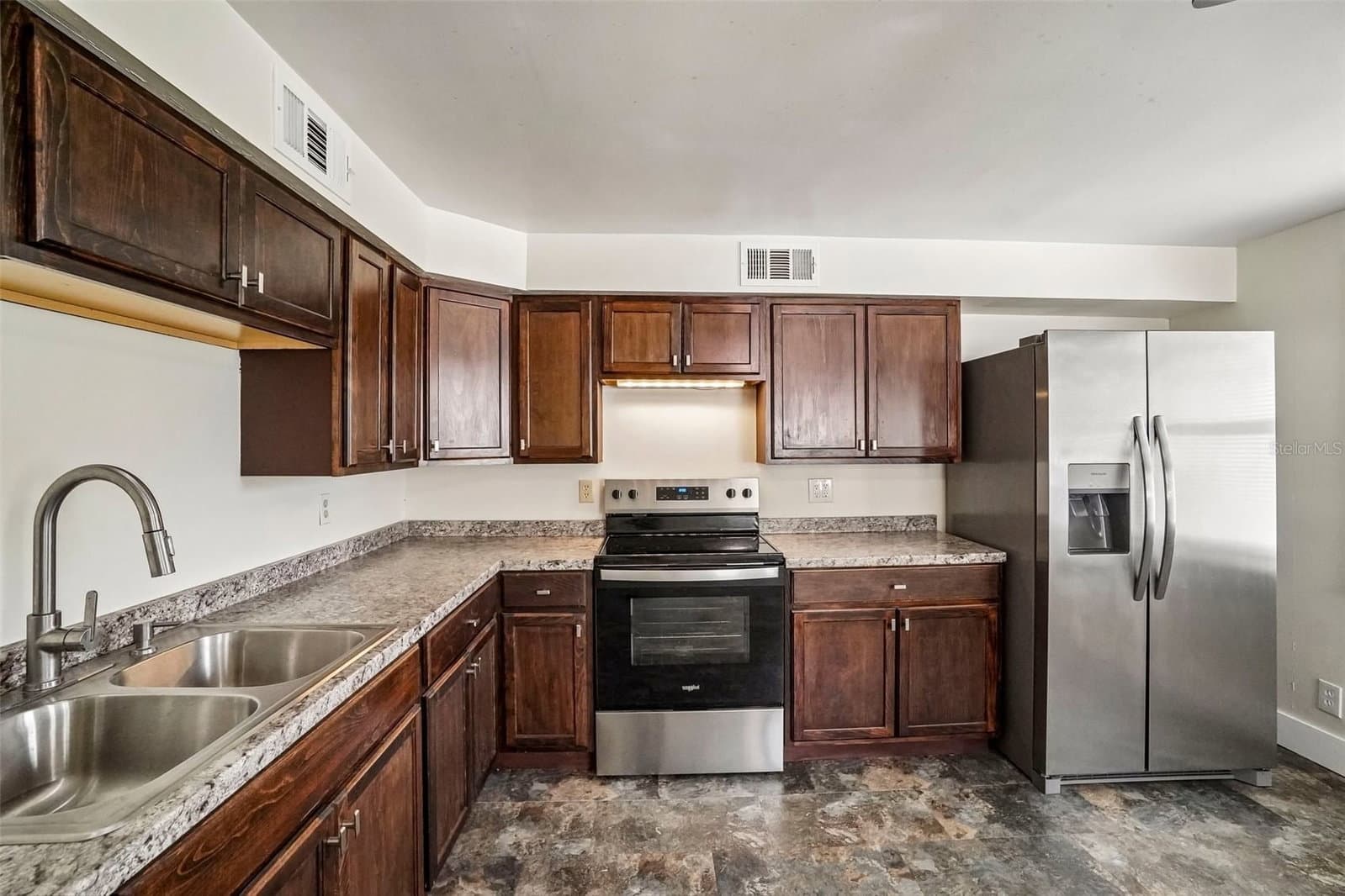 9216 ROBSON