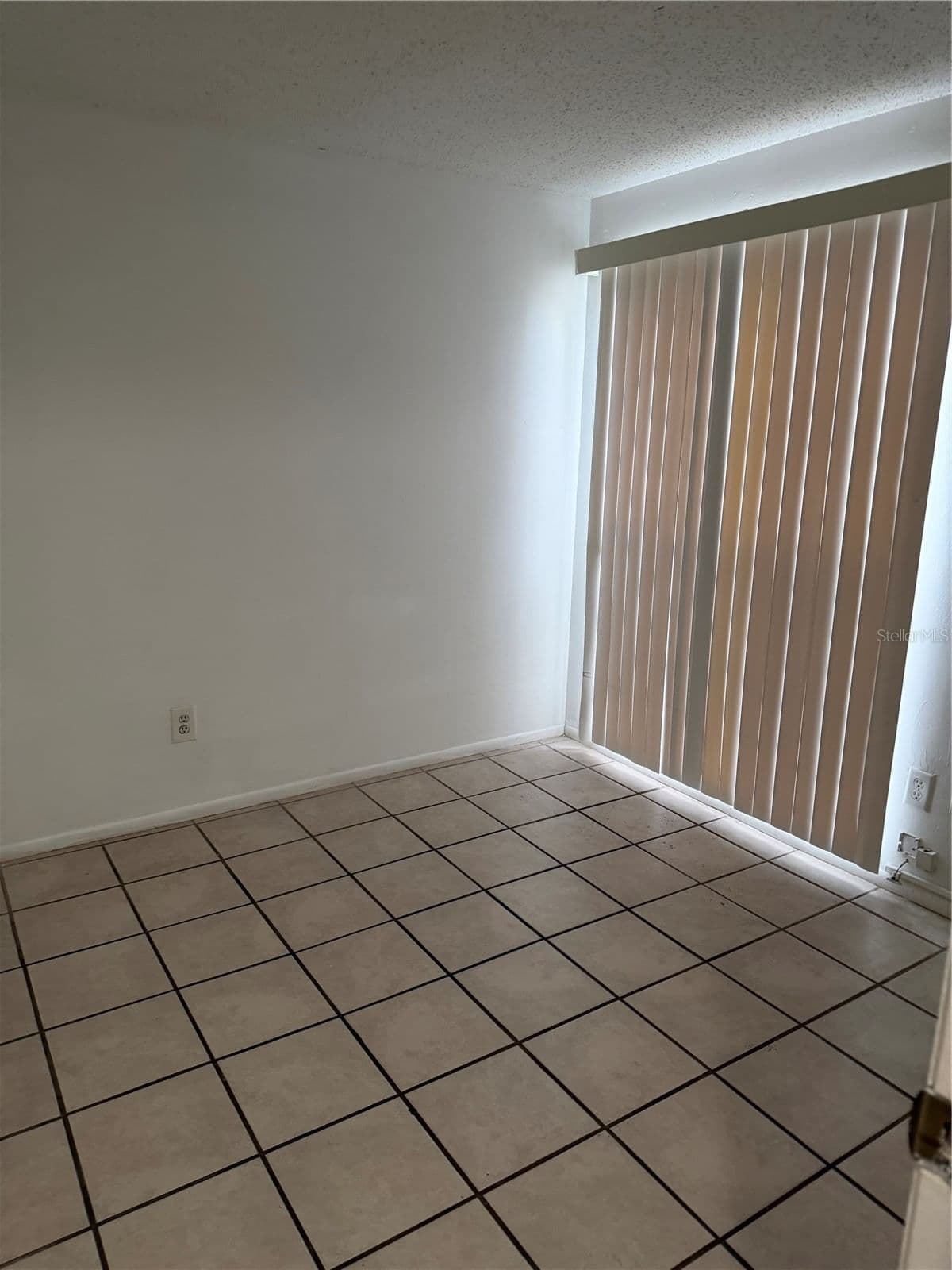 8237 RAVENCROFT