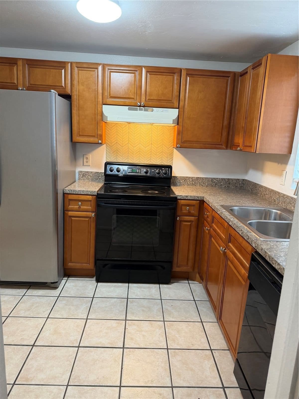 8237 RAVENCROFT