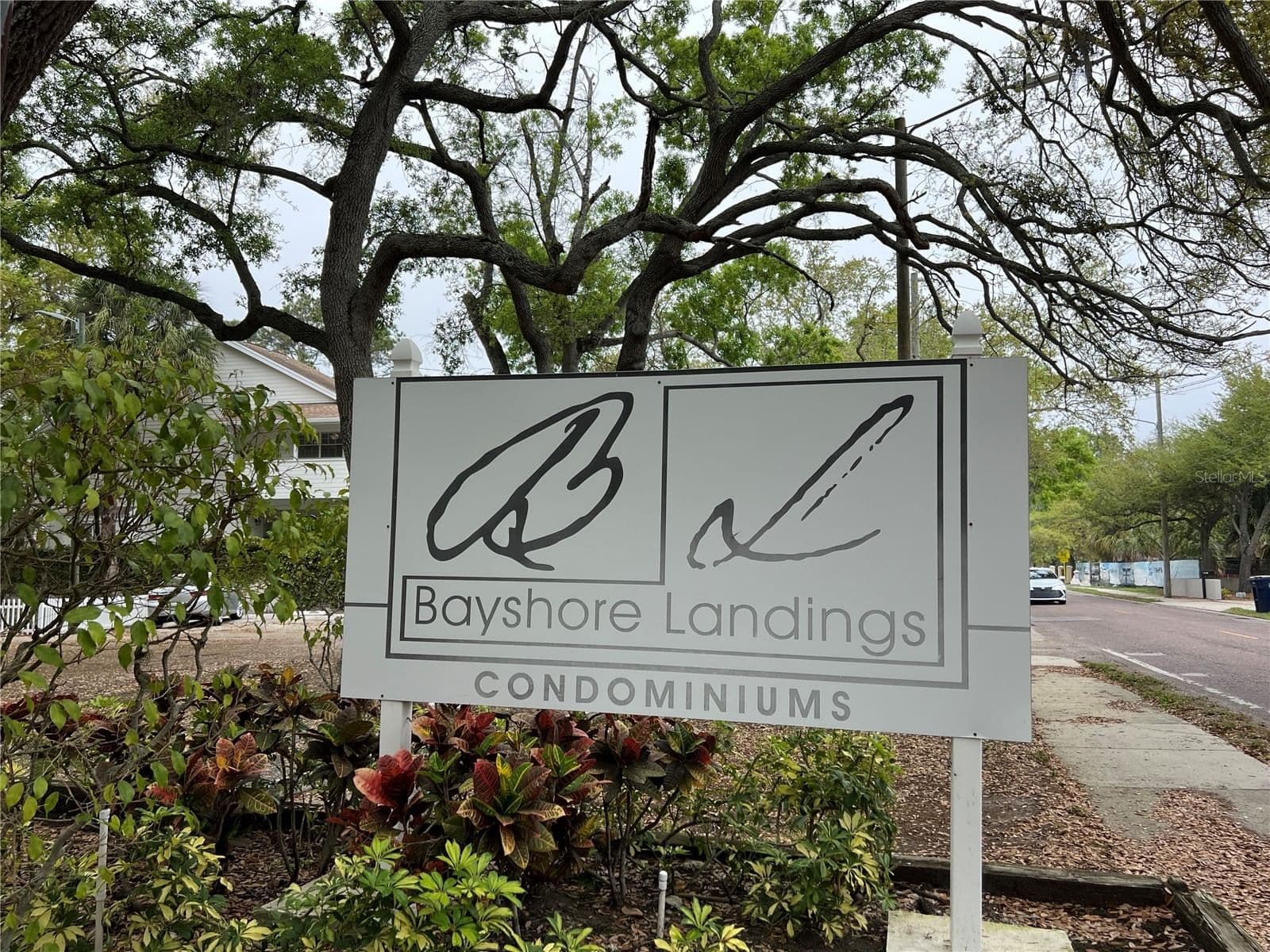 5221 BAYSHORE