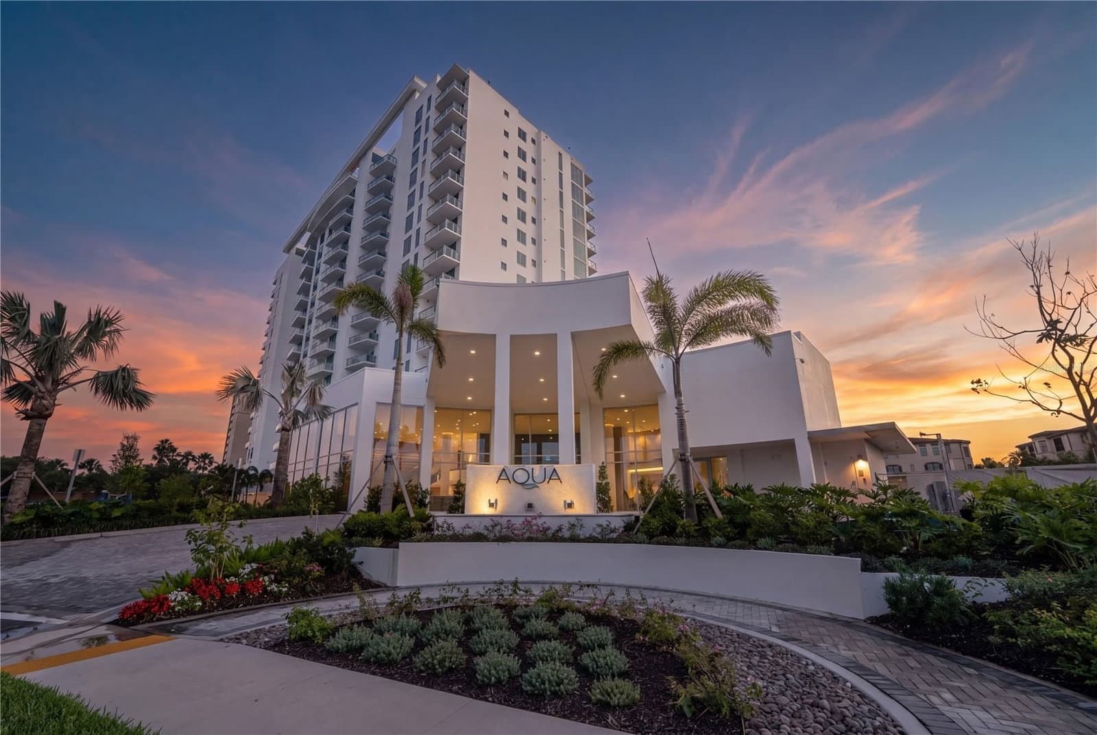 5713 BOWEN DANIEL, Tampa, FL