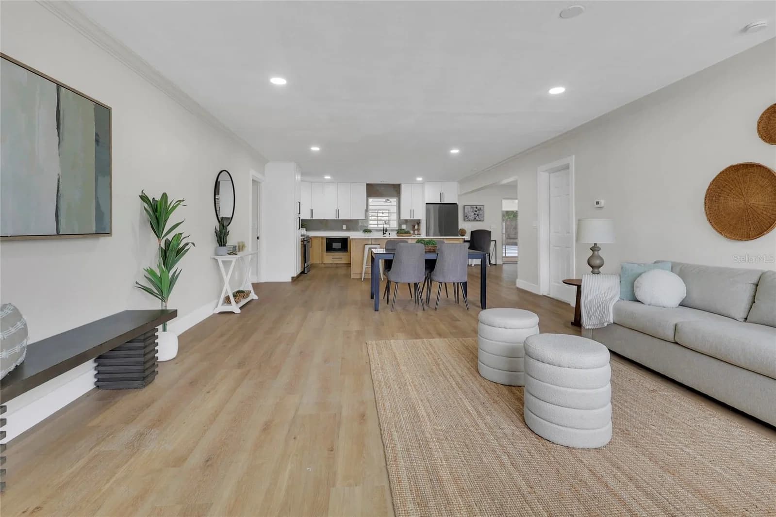 5627 OAKLAND Drive
