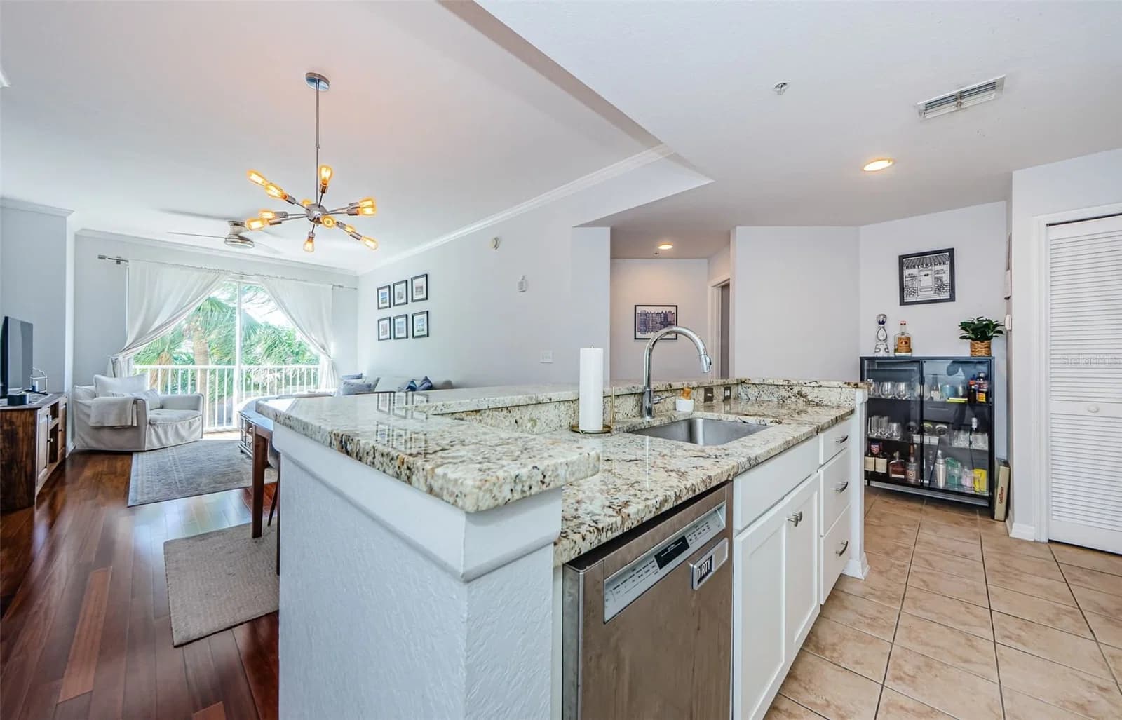 700 HARBOUR ISLAND Boulevard #404