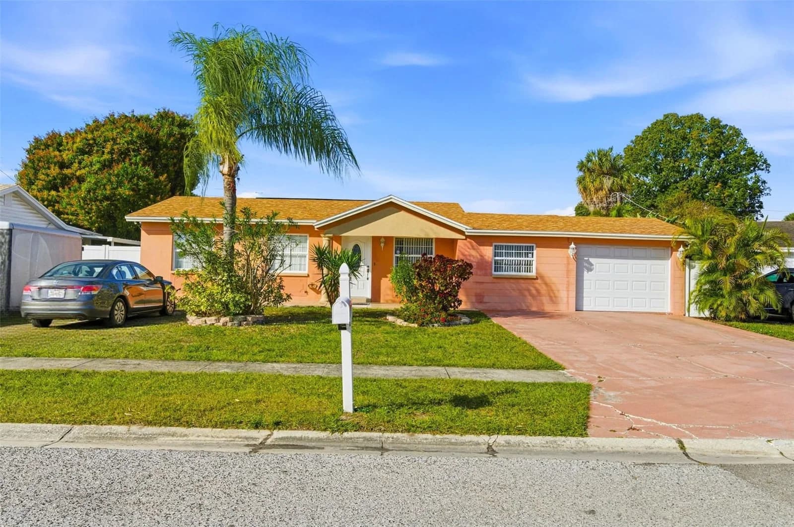 4914 HOLIDAY Drive