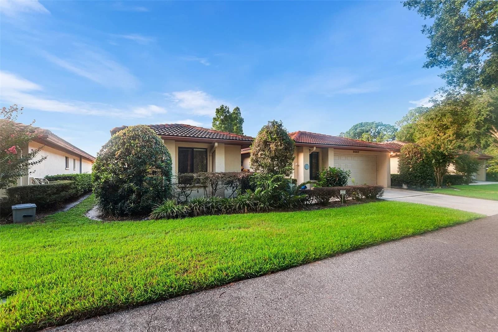 1007 ROLLING WOODS Lane