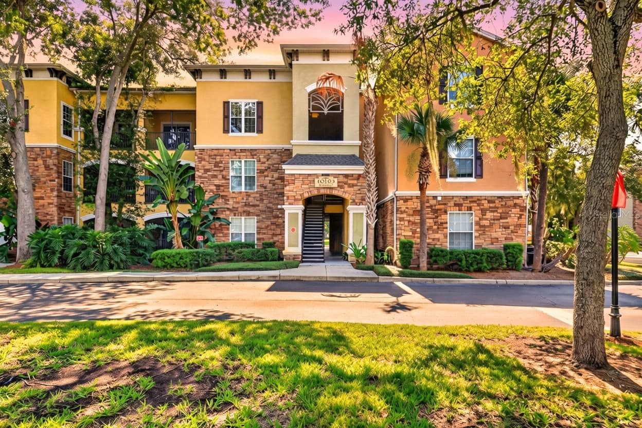 10103 COURTNEY OAKS Circle #302